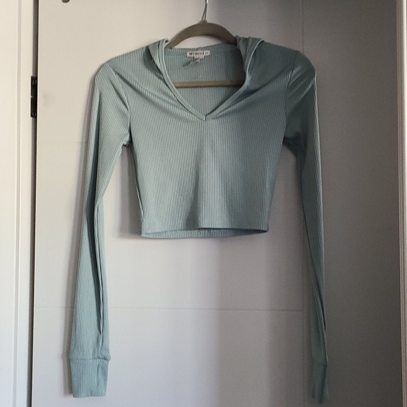 Forever 21 Cropped Athletic Top - Picture 1 of 3